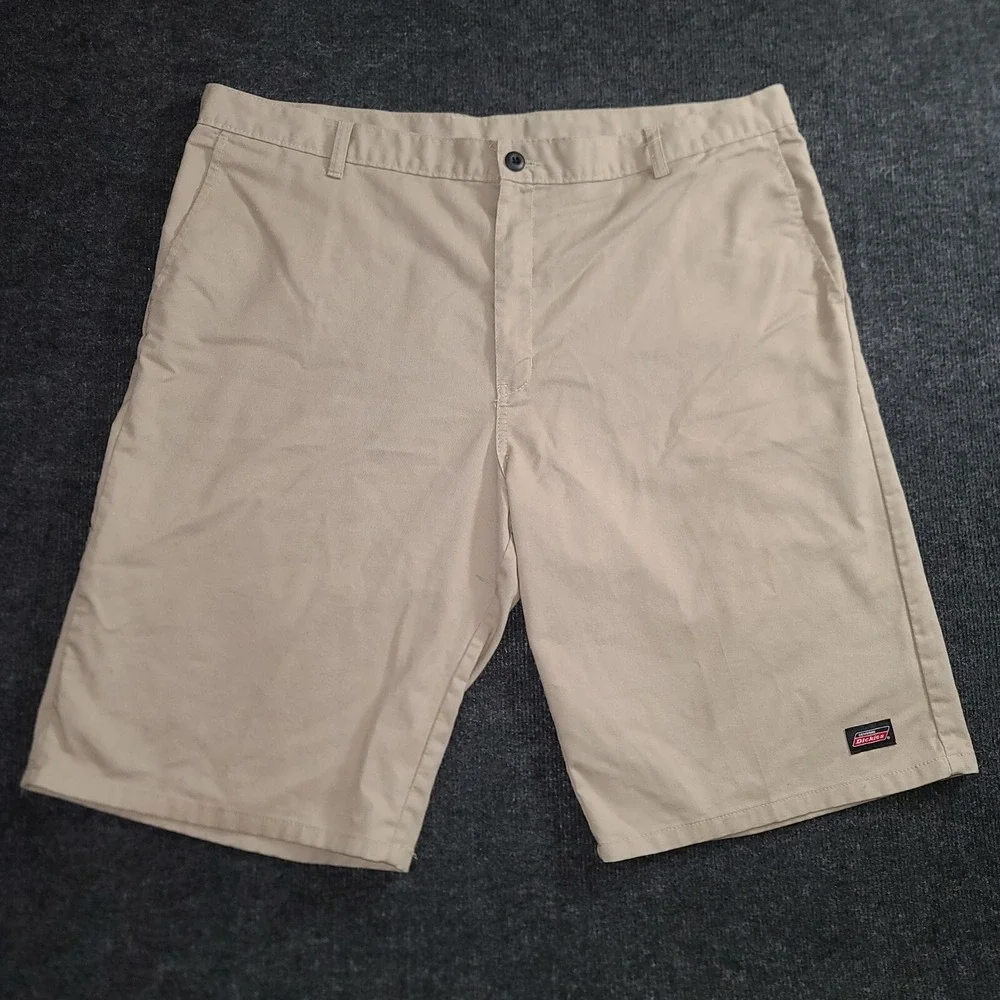 Genuine Dickies Men's Khaki Work Shorts Size 42 Flat Front 12.5